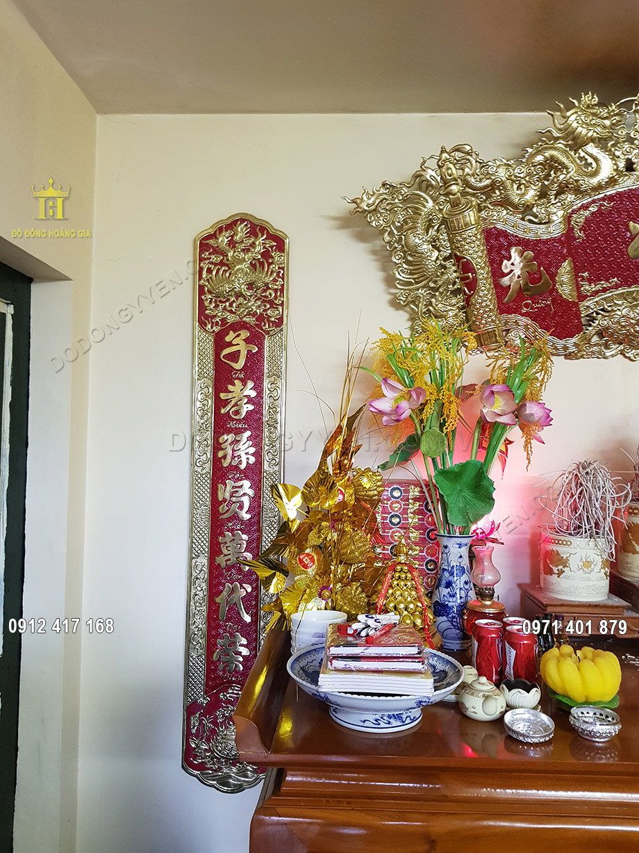 Đ&ocirc;i c&acirc;u đối treo hai b&ecirc;n bức cuốn thư d&ugrave;ng để ghi lại lời răn dạy về gi&aacute; trị đạo đức của &ocirc;ng cha d&agrave;nh cho con ch&aacute;u